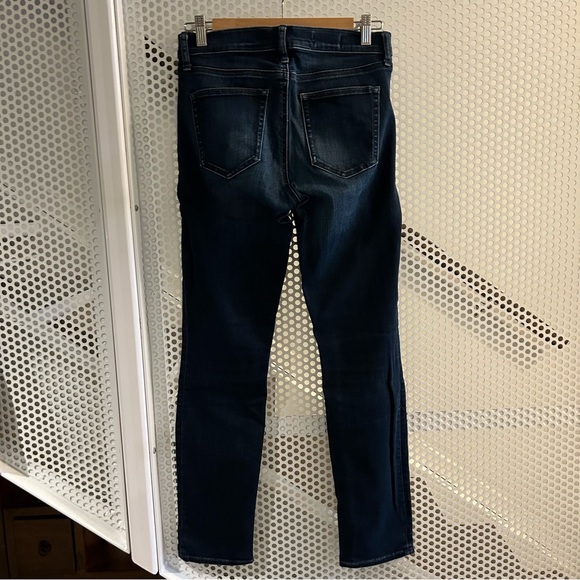 Gap 1969 Resolution Slim Straight Size 27 Short in Dark Wash GUC - Picture 5 of 9